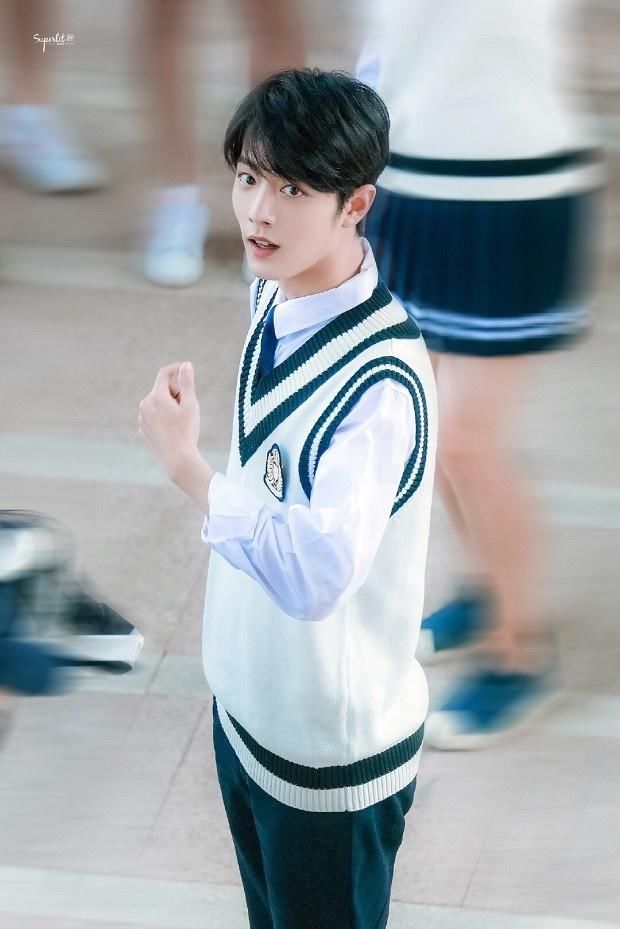 丁禹兮|10位男星穿校服!《以家人之名》宋威龙、罗云熙、丁禹兮都是顶级校园男神