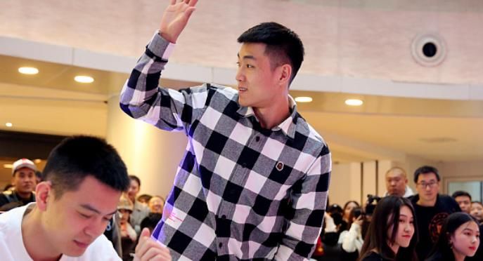 队内|改变在即！高诗岩逐渐融入球队训练，立志成国手防守尖兵