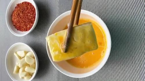 嫩酸|香煎豆腐的做法,外酥里嫩酸辣味美,既下酒又下饭最美不过家常味