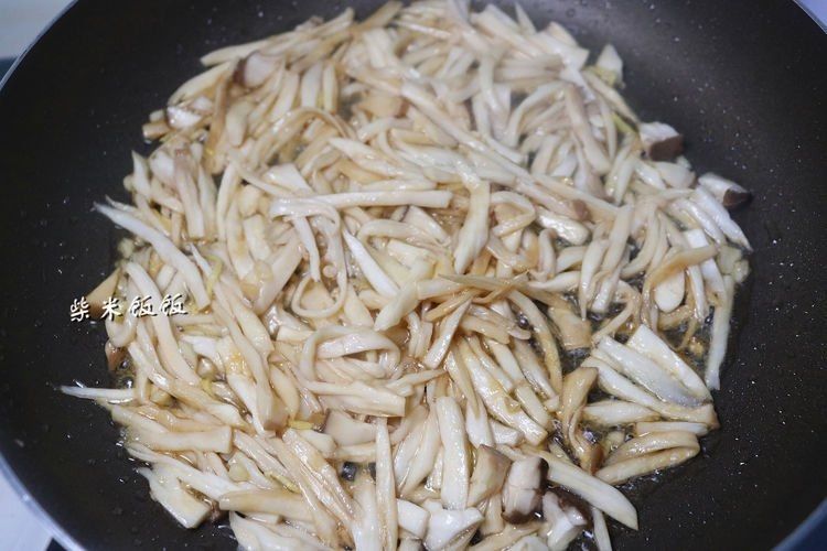 多汁|这三样一起炒,又鲜又脆,吃一口鲜嫩多汁,比肉嚼起来更香