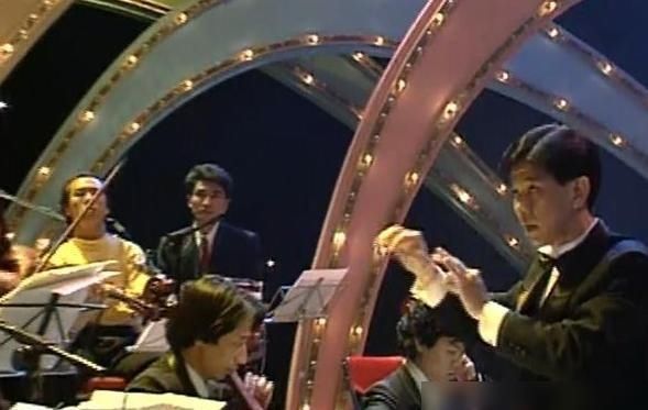  走过|春晚已走过30年，歌手一直坚持假唱，这是为什么？