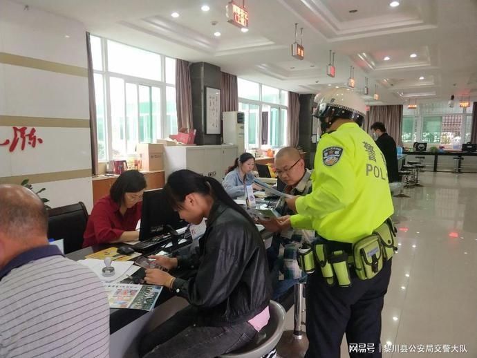 营造|黎川交警创建交通安全宣传阵地营造浓厚宣传氛围