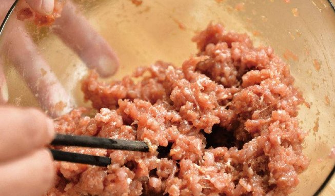 很大|猪肉去腥，腌制还是焯水？大厨：区别很大，做对了猪肉又嫩又香