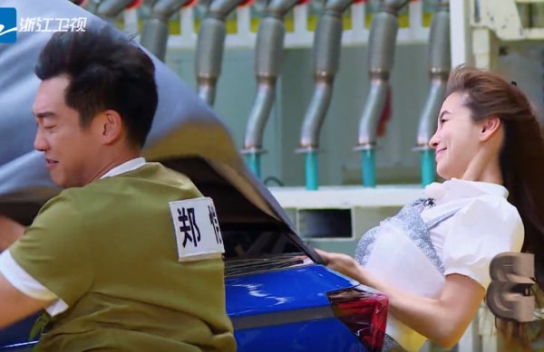  不负责任|baby录制跑男疑似走光，导演组态度引热议：不负责任！