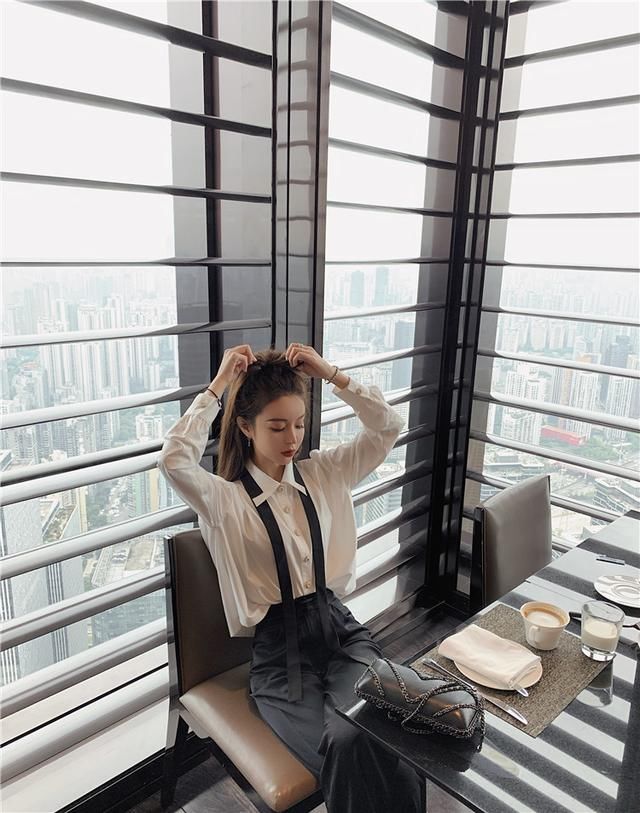  大变身|如何穿出女神模样？一组穿搭让你“大变身”，简单易学有女人味