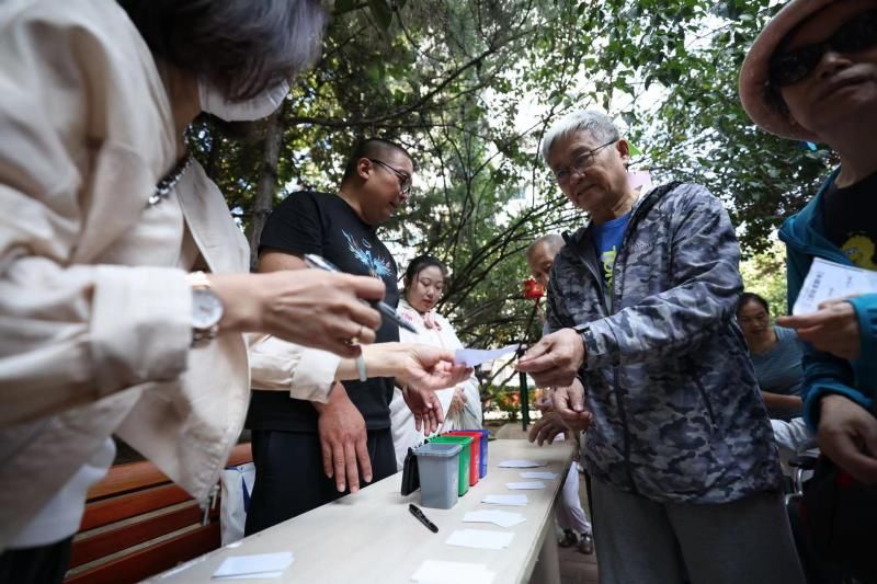 垃圾分类知识入灯谜  朝阳区大屯街道举办中秋主题活动