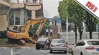 免职|秦淮河防洪大坝违建已拆 9人被问责其中2人被免职