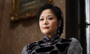 单身|参加节目被乐嘉“突吻”,戏中演寡妇,今66岁依旧单身