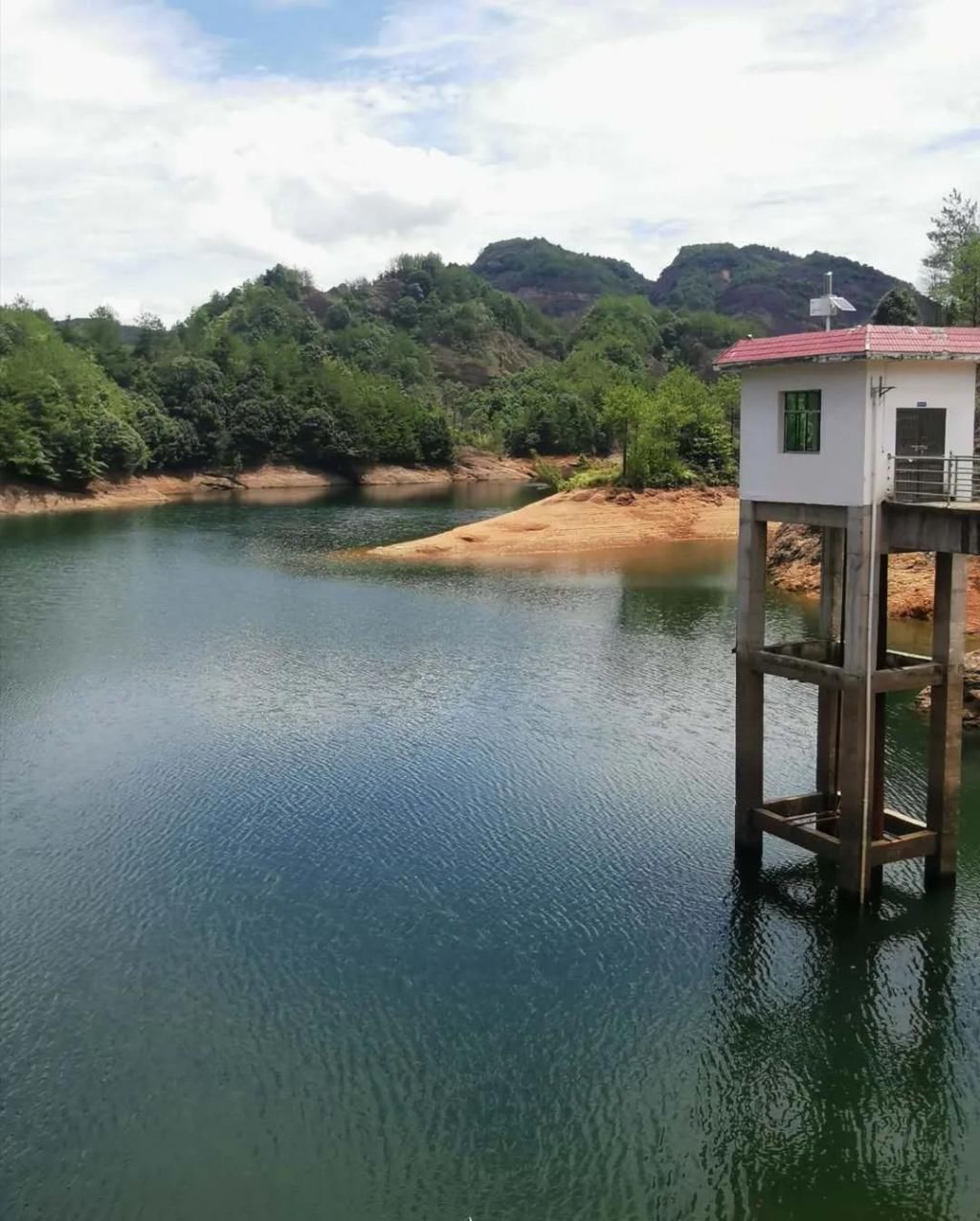  游泳|痛心，兴国高兴某水库一青年不幸溺水