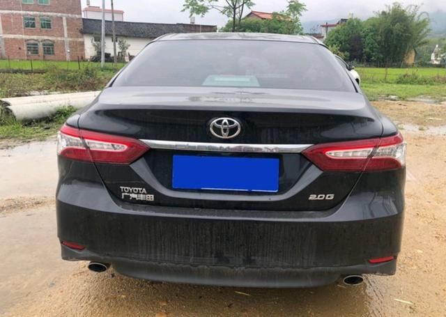  小伙|终于降价了，30岁小伙喜提丰田凯美瑞，分享了用车感受，动力够用