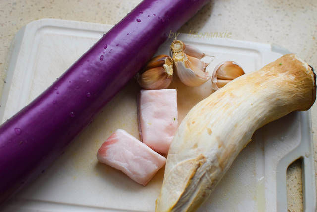 不用|发现茄子新搭配,不用油炸做法简单,小朋友都要多吃一碗米饭