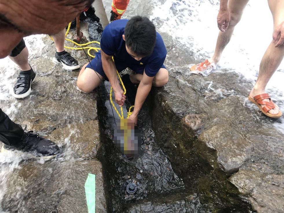  排水管道|13岁女孩游泳时被吸进排水管道，不幸身亡