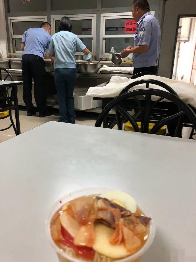 推荐|爽文推荐！摸人一把，拘留10天