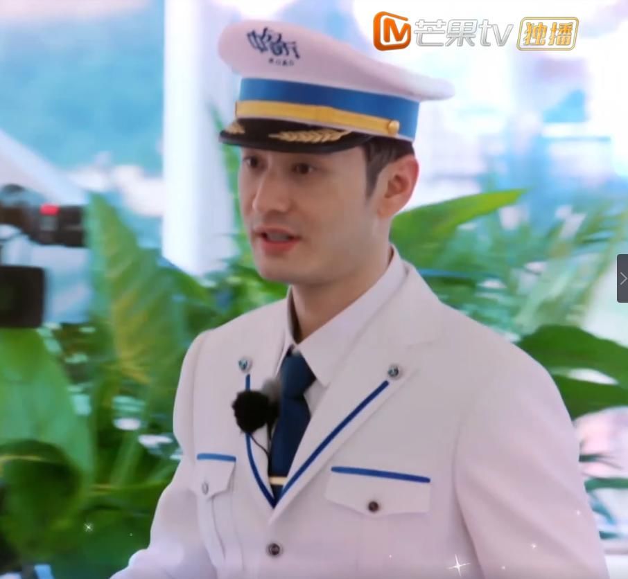  中餐厅|《中餐厅》黄晓明搬箱子累的满头大汗，“脱妆”后看清颜值：差点认不出