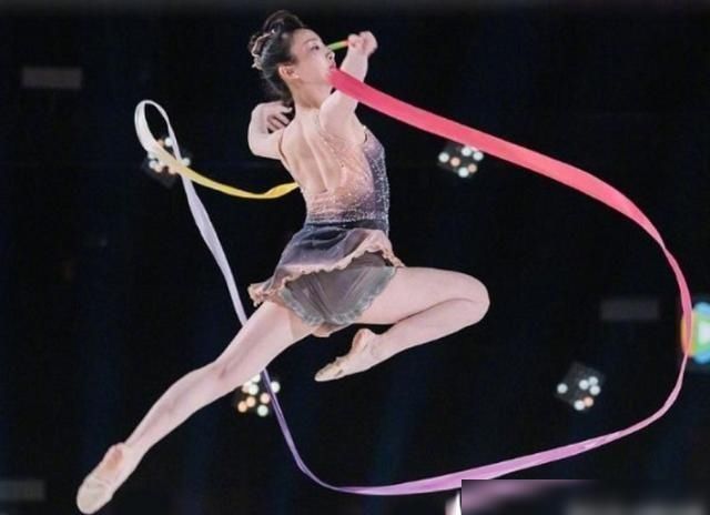 升级|《创3》“杂技表演”升级,敖心仪旋转倒立一字马,队友直言告辞