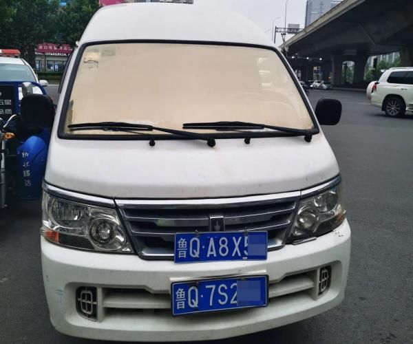  悬挂|事发临沂市区！一辆车竟然同时悬挂“三面号牌”！
