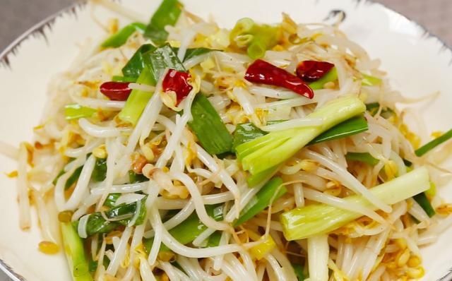  爽脆|炒豆芽，豆芽先下锅就错了！难怪豆芽不爽脆，大厨：这样做才对