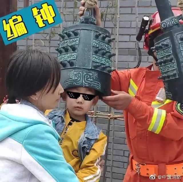  候车|又有孩子被卡住了！这次是火车站候车椅缝隙