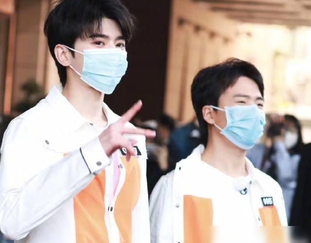 Justin|奔跑吧蔡徐坤叫蔡小葵,Justin改贾斯汀,看到Baby名牌引争议