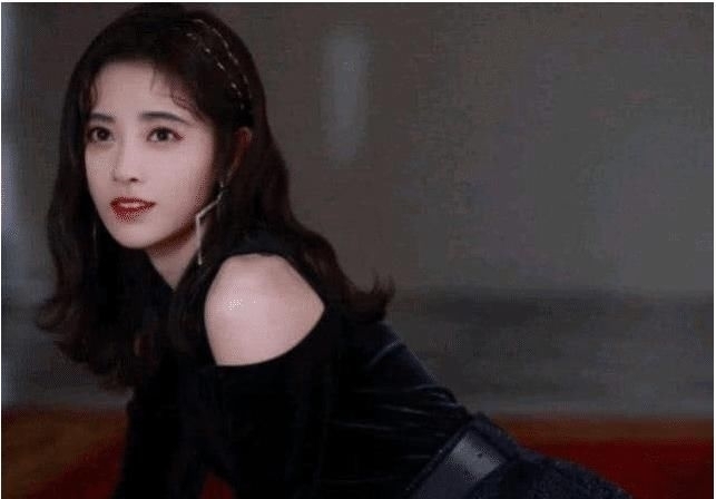 明星|鞠婧祎出道前旧照曝光,面容清纯羞涩,这就是4千年的美女?