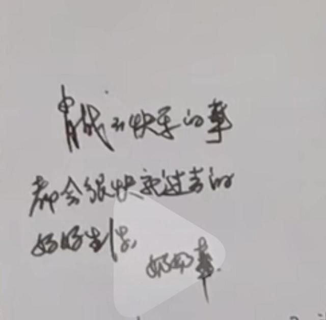 重庆|肖战代言重庆线下活动，爷爷奶奶应援被质疑摆拍，评论疑道出真相