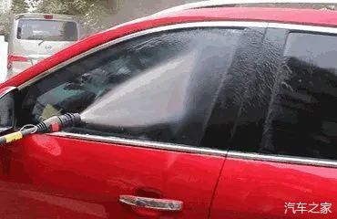 清洗|夏天这样洗车,小心“毁”车,正确操作是?