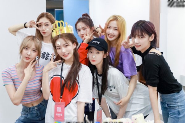  消失|硬糖少女录制现场生图，赵粤小肚腩引热议，网友：腹肌消失了？