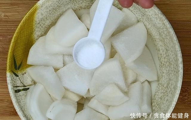 可口|简单好吃的家常腌萝卜,甜酸劲辣,爽脆可口,不错的立春开胃菜