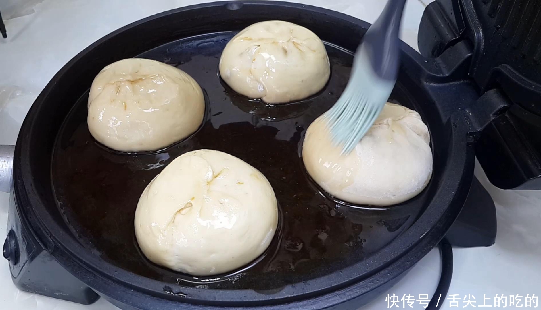 念念不忘|烧饼别买着吃了,加几勺酱料,外皮焦脆又多层,吃过就念念不忘