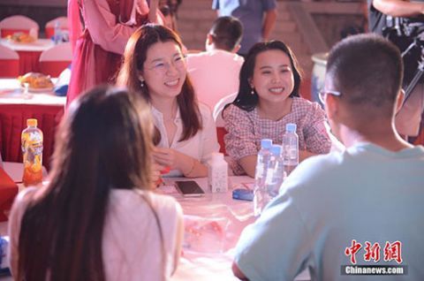  孩子|呼和浩特举办相亲会 家长替孩子来“相亲”