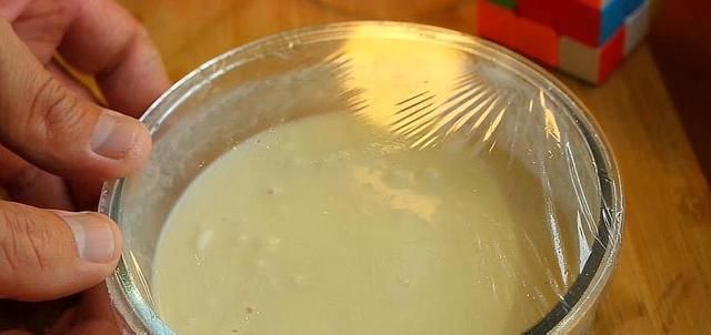  白糖|1碗面粉，1个鸡蛋，筷子搅一搅，不揉面不擀面，比油条还好吃