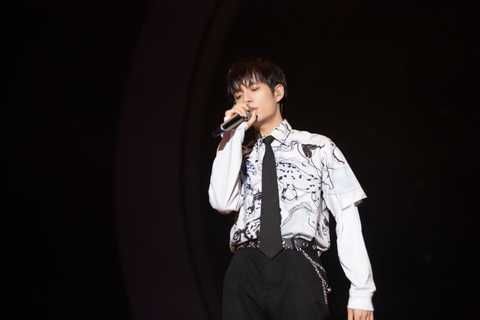  蔡徐坤|《青春芒果夜》朱一龙黄晓明蔡徐坤点燃青春，姐姐们舞台燃炸全场