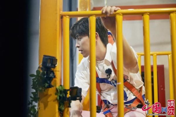  麒麟|《密逃2》邓伦黄明昊遇高空挑战 杨幂郭麒麟扬言退出