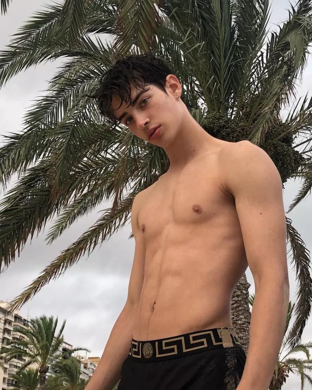  空降|Manu Rios 空降成《名校风暴》新男主！