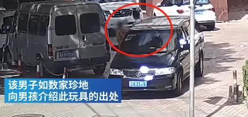  零花钱|男子为上网打游戏，骗走10岁小学生零花钱，网友：真丢人！