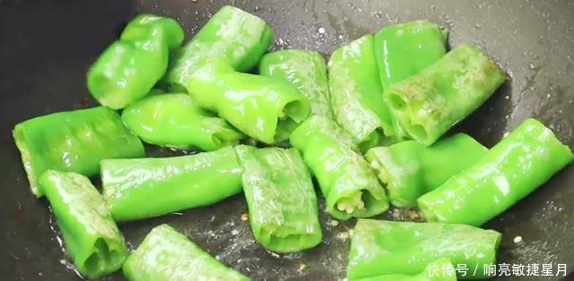 道菜|不想吃饭试试这道菜,做法简单,擀面杖一压,香辣开胃,比吃肉香