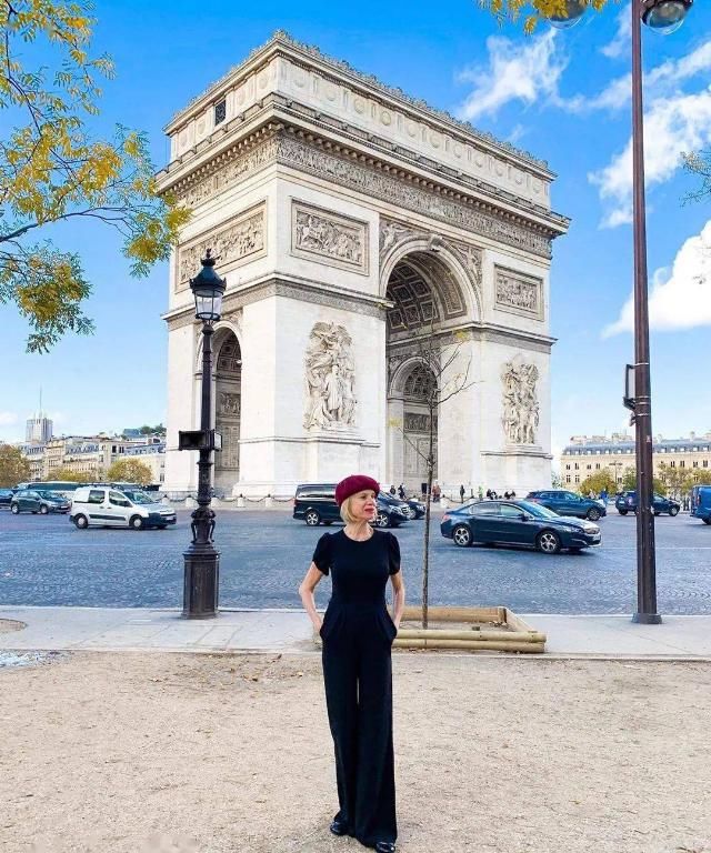  比基尼|62岁离婚恢复单身的奶奶，68岁穿比基尼、独自环游世界火遍全网！