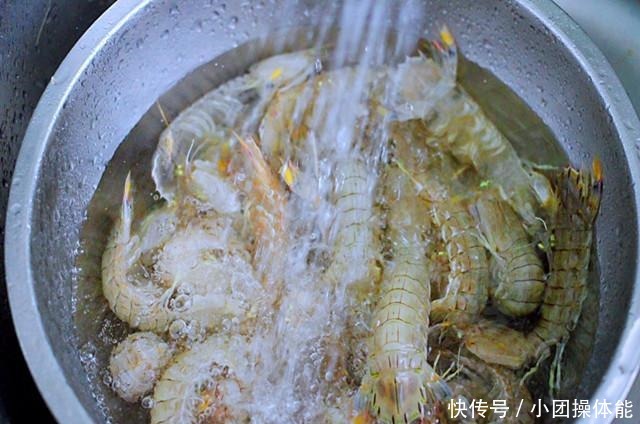 自带|吃皮皮虾难剥壳皮皮虾自带“拉链”,剥起来很简单,3秒剥一只