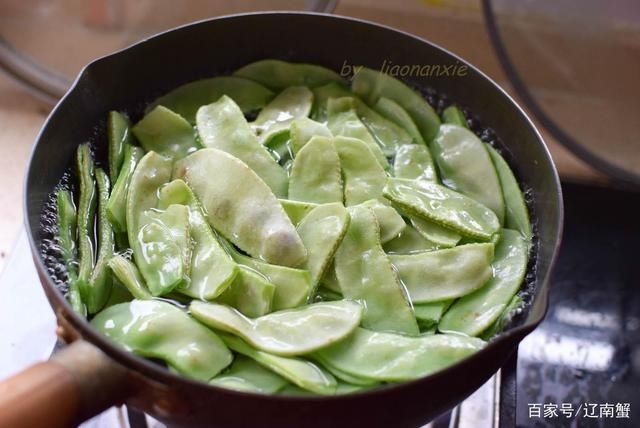 好吃|秋天此菜正当季，才2块钱一斤，加上蒜蓉简单一炒，特好吃