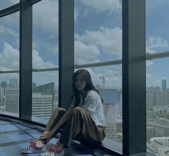 模板|“中国泫雅”火上热搜 宋妍霏才是白富美终极穿搭模板