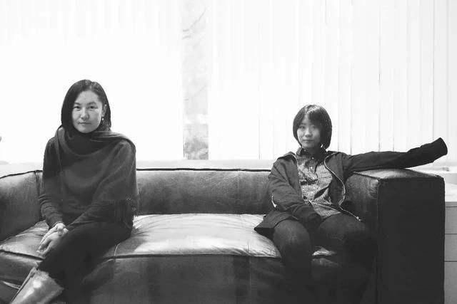  吸睛|窦唯次女酷似父亲，金发吸睛打扮前卫，称不涂指甲油像没穿衣服