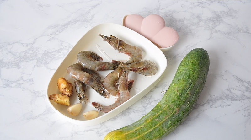  讨喜|最多十分钟上桌的讨喜菜，一种海鲜一种蔬菜同炖，吃一回想下回