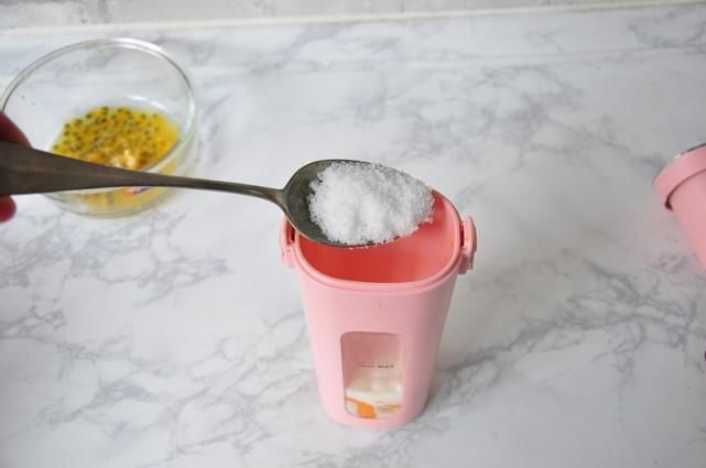  酸甜|天热，雪糕就在家自己做吧！就用水果加酸奶，酸甜解暑，低糖低脂