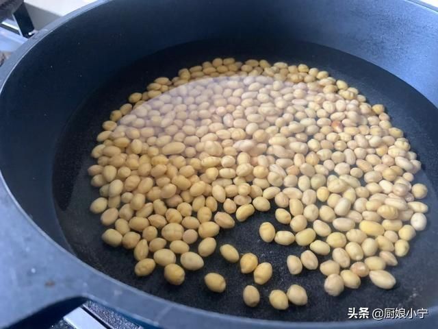  爽口|芹菜的叶子不要再扔了，教你做爽口小菜，刮油祛火，比芹菜还好吃