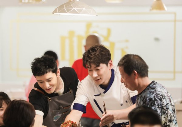  大厨|林大厨让《中餐厅》负债累累，赵丽颖怒了，但黄店长的做法很解气