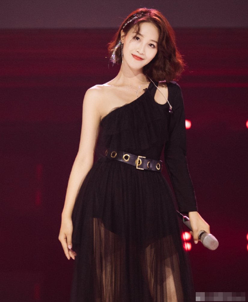  乘风破浪|《乘风破浪的姐姐》初舞台第一 蓝盈莹晒痛苦健身照 隔着屏幕都能感觉疼