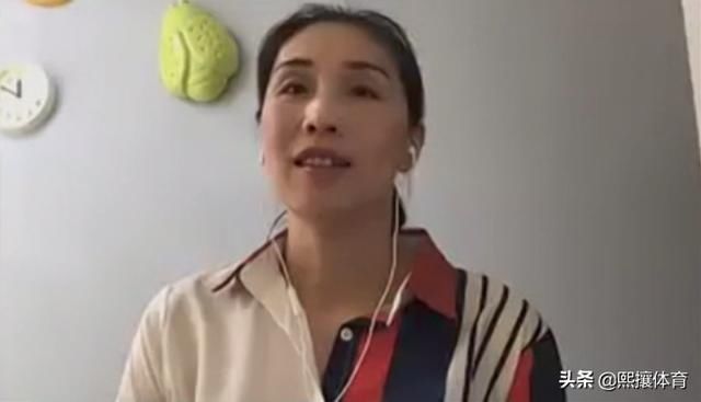  依旧|41岁女排女神现身青春依旧，转型解说员很成功，已为人母身材超棒