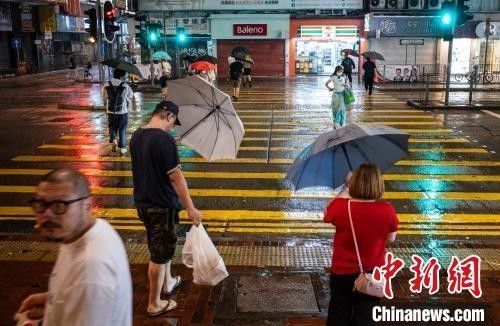 “小犬”离港 香港天文台改发“三号风球”