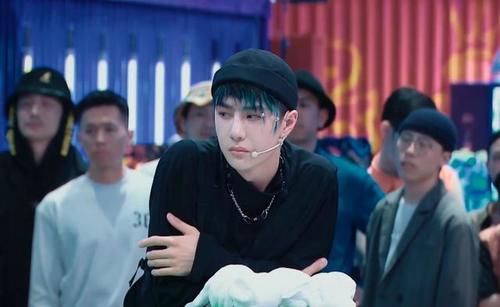  变迷|王一博跳舞倒数第一，用冷漠表达不服，看到他后却秒变迷弟