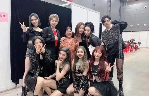  上心|硬糖少女发布会翻车！实力vocal不敢全开麦，被称糊团还不上心？